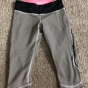 Lululemon stripped cropped leggings Sz 6